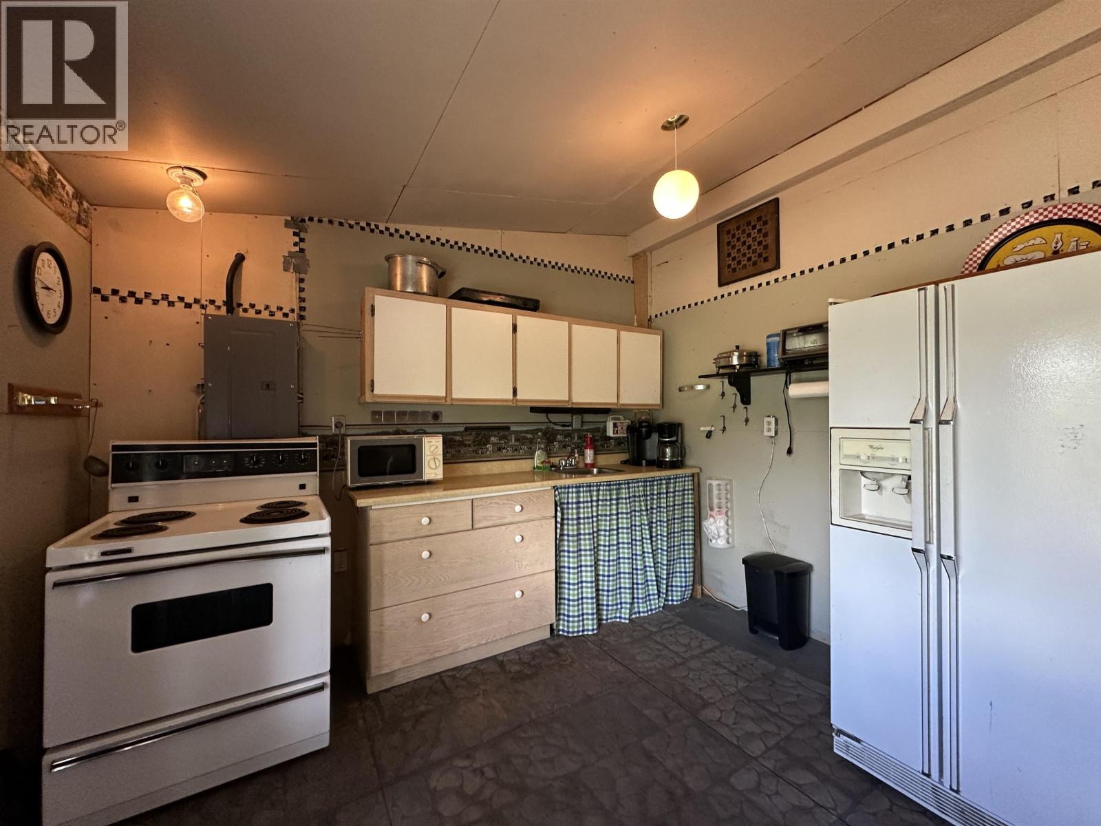 874 S GREEN LAKE ROAD - 8