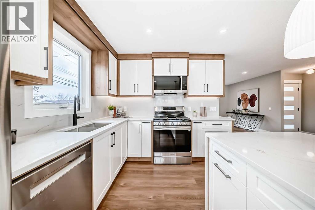 Single Family House Bungalow for Sale in  Lake Twintree Drive SE Lake Bonavista Calgary 