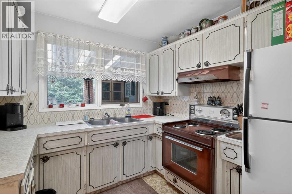 Single Family House Bi-level for Sale in  Vanguard Road NW Varsity Calgary 