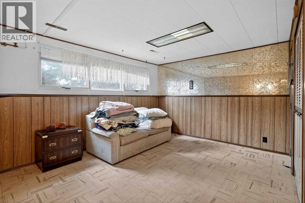 Single Family House Bi-level for Sale in  Vanguard Road NW Varsity Calgary 