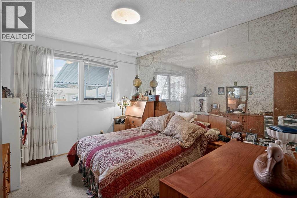 Single Family House Bi-level for Sale in  Vanguard Road NW Varsity Calgary 