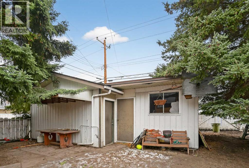 Single Family House Bi-level for Sale in  Vanguard Road NW Varsity Calgary 