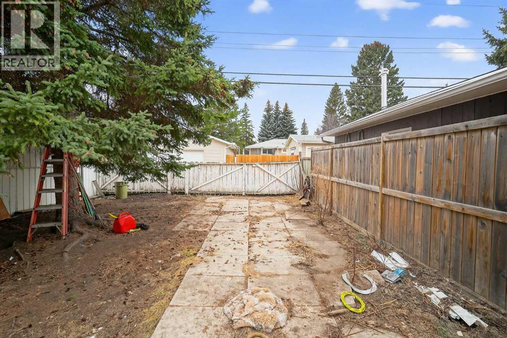 Single Family House Bi-level for Sale in  Vanguard Road NW Varsity Calgary 