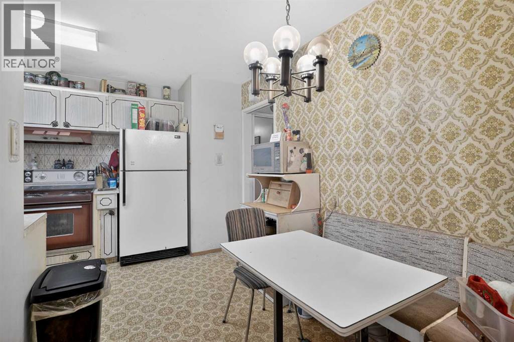 Single Family House Bi-level for Sale in  Vanguard Road NW Varsity Calgary 