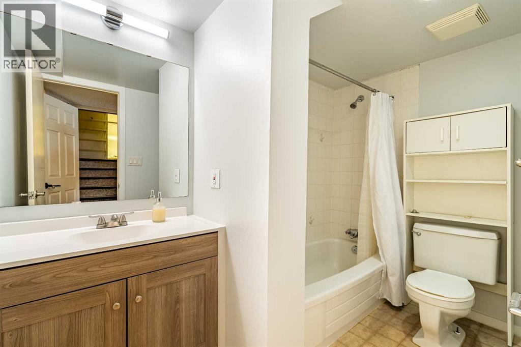 Single Family House Bi-level for Sale in   Avenue NE Tuxedo Park Calgary 