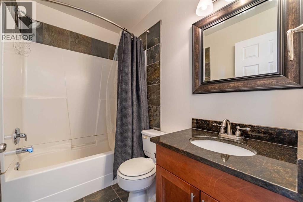 Single Family House Bi-level for Sale in   Avenue NE Tuxedo Park Calgary 