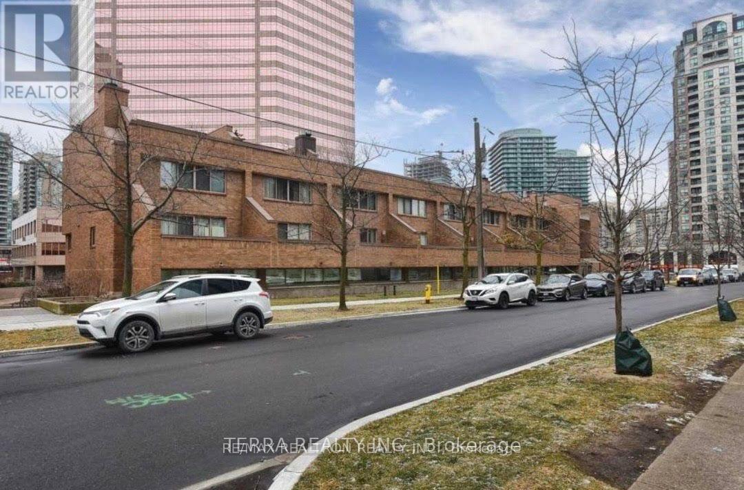 Listing photo of 105 - 1 DUPLEX AVENUE