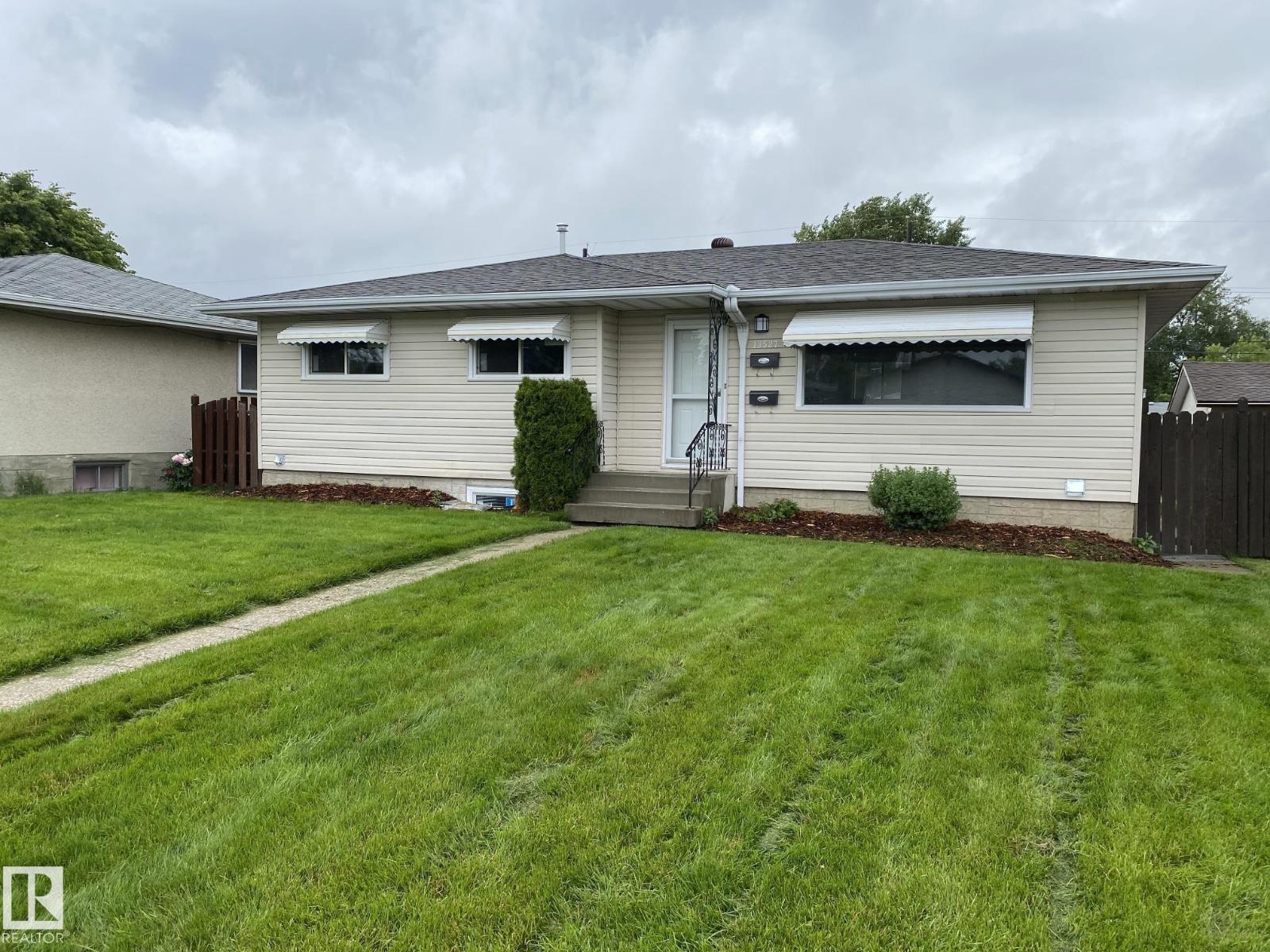 13527 70 ST NW - 1