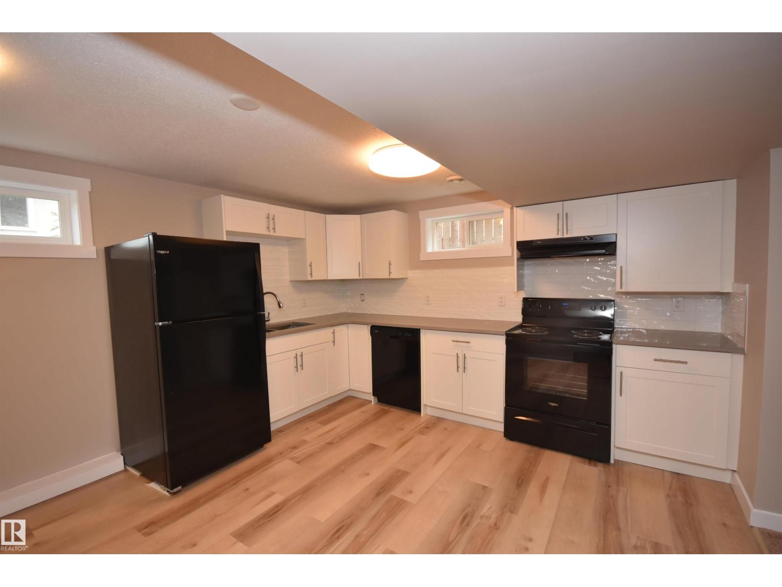 13527 70 ST NW - 27
