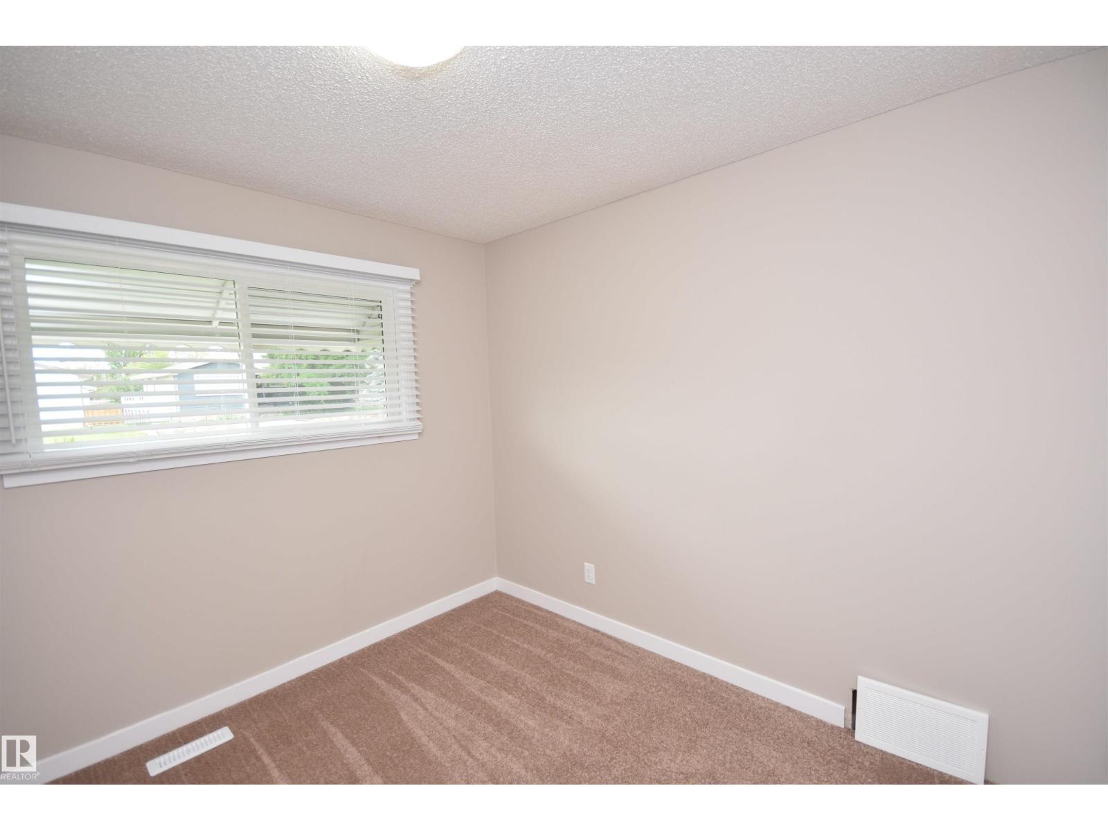 13527 70 ST NW - 9