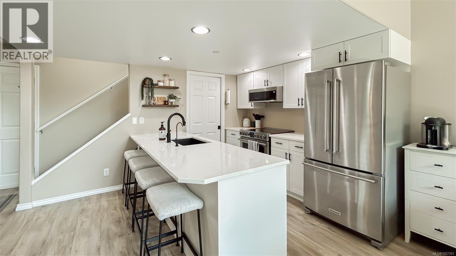 403 2823 Jacklin Road - photo 2