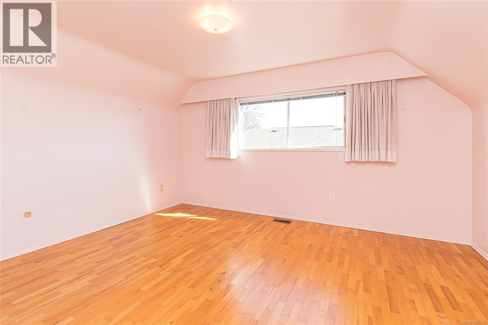 2615 Arbutus Rd - 26