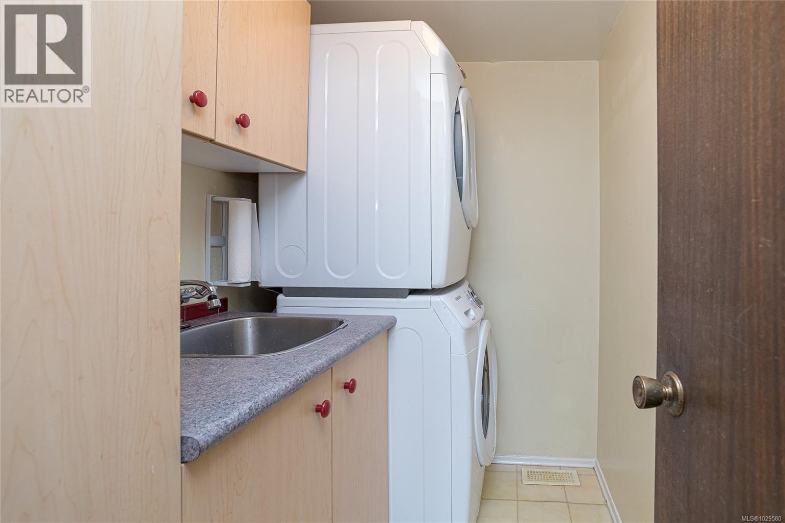 2615 Arbutus Rd - 21