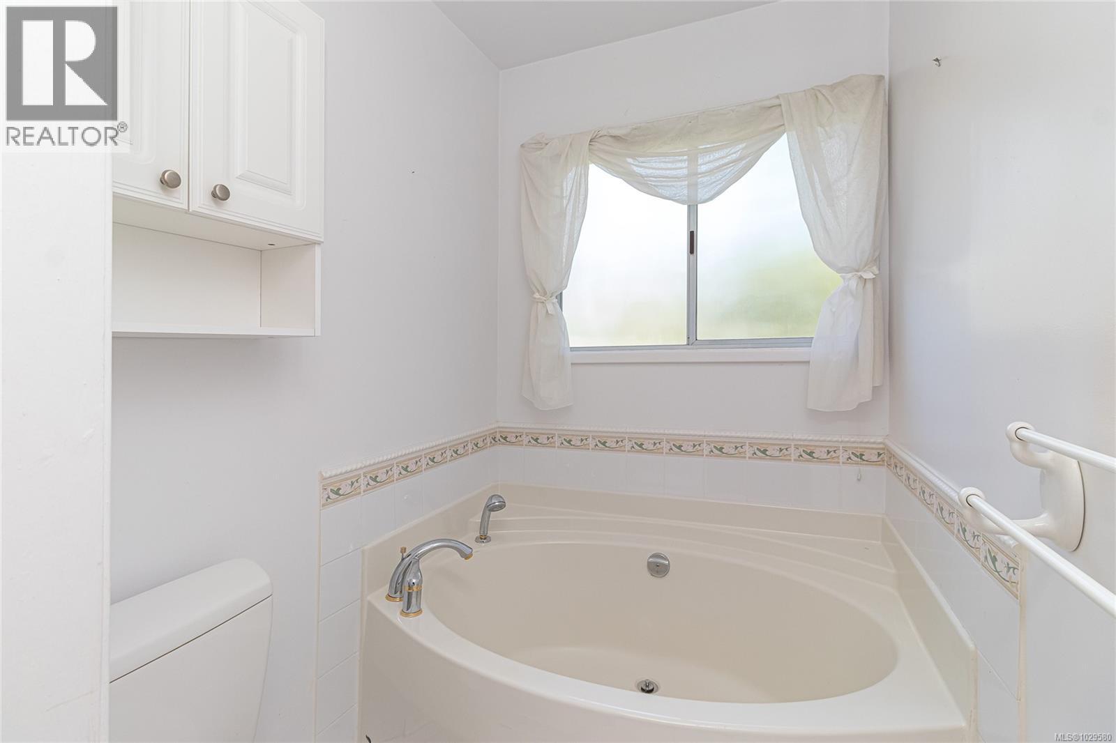2615 Arbutus Rd - 24
