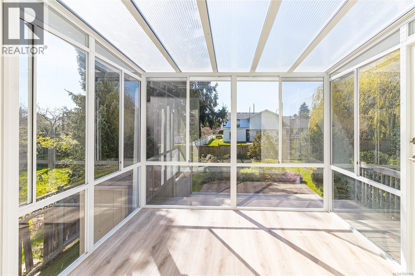 2615 Arbutus Rd - 11