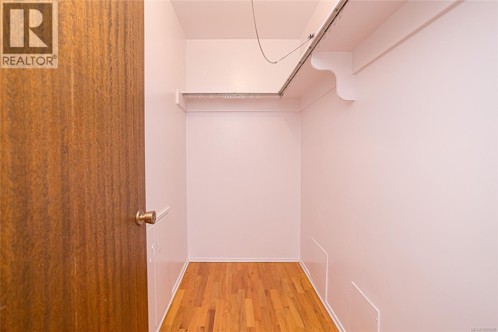 2615 Arbutus Rd - 27