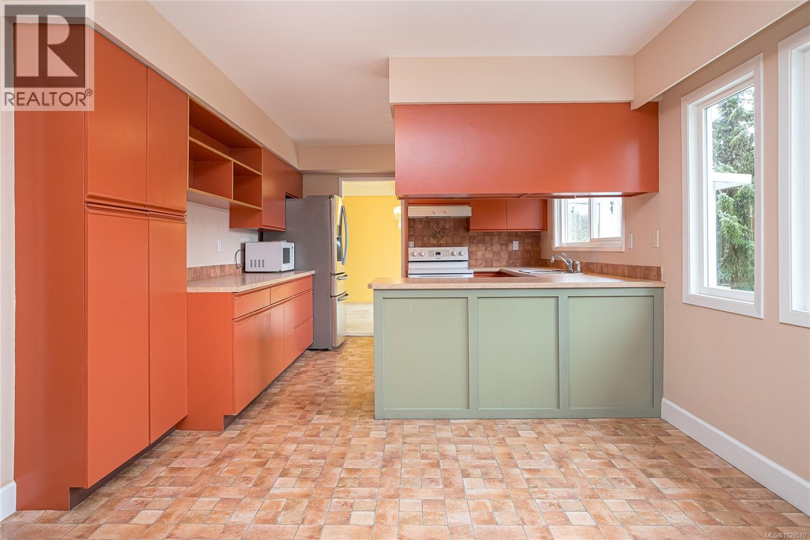 2615 Arbutus Rd - 15