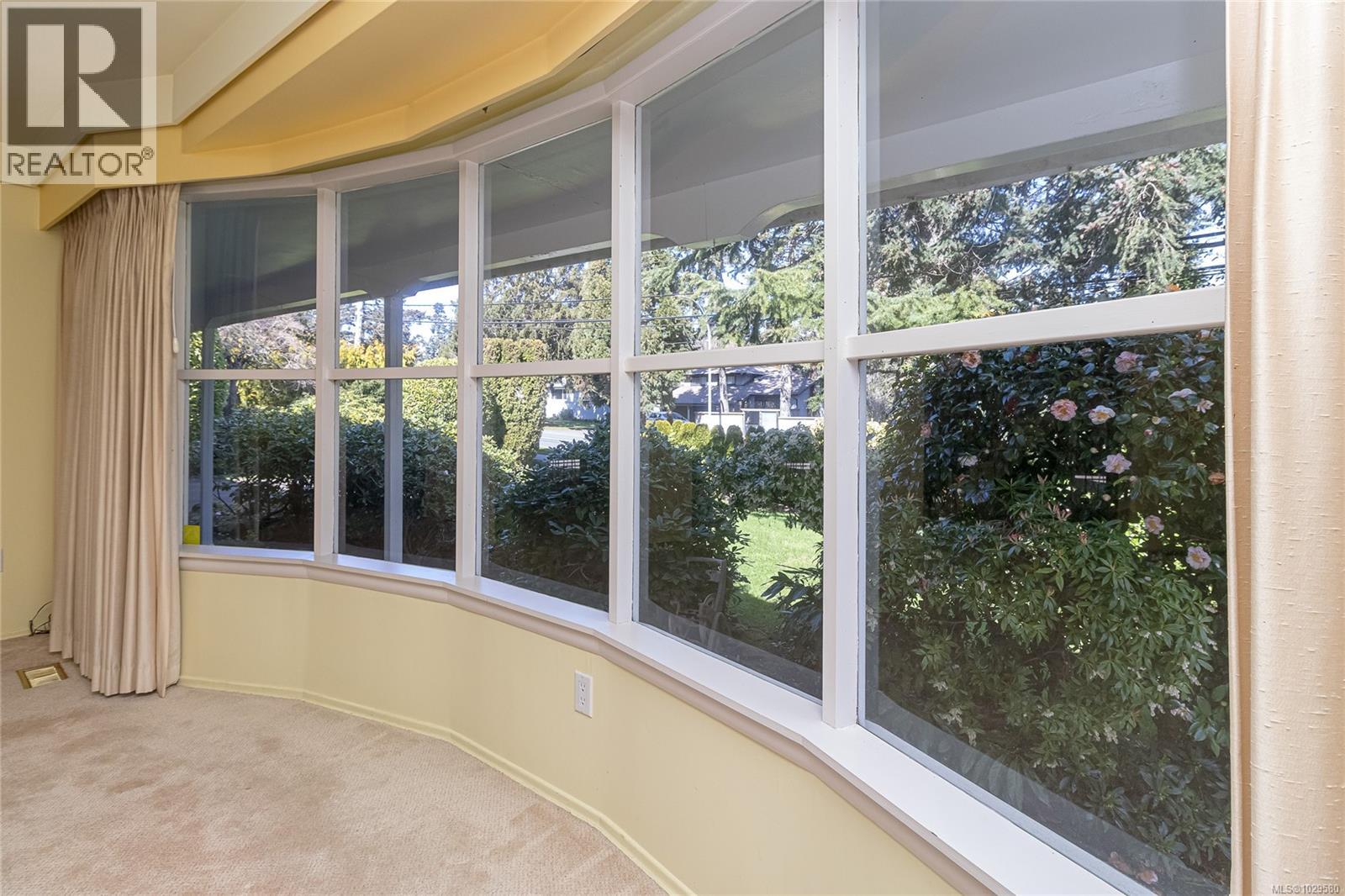 2615 Arbutus Rd - 10