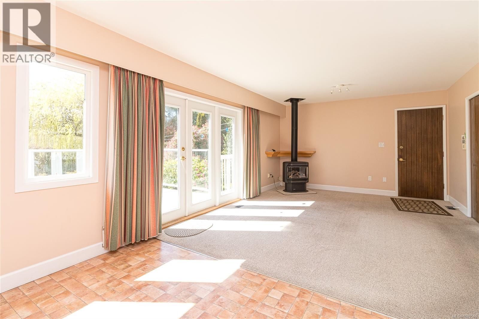 2615 Arbutus Rd - 18