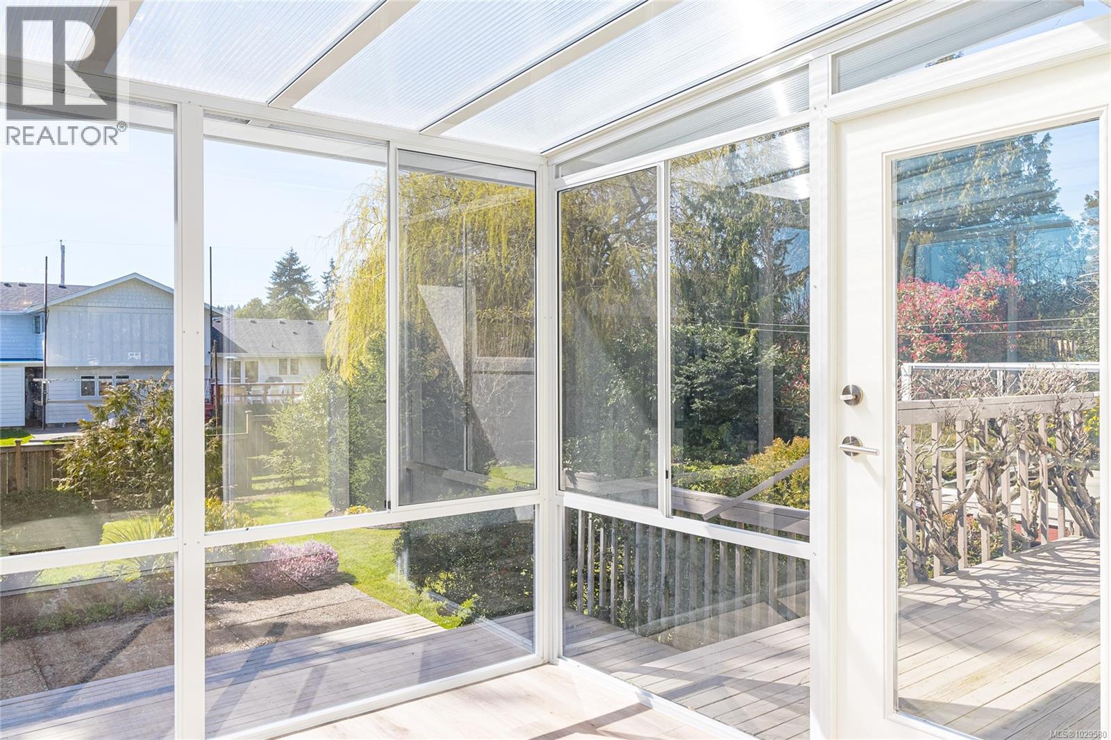 2615 Arbutus Rd - 12