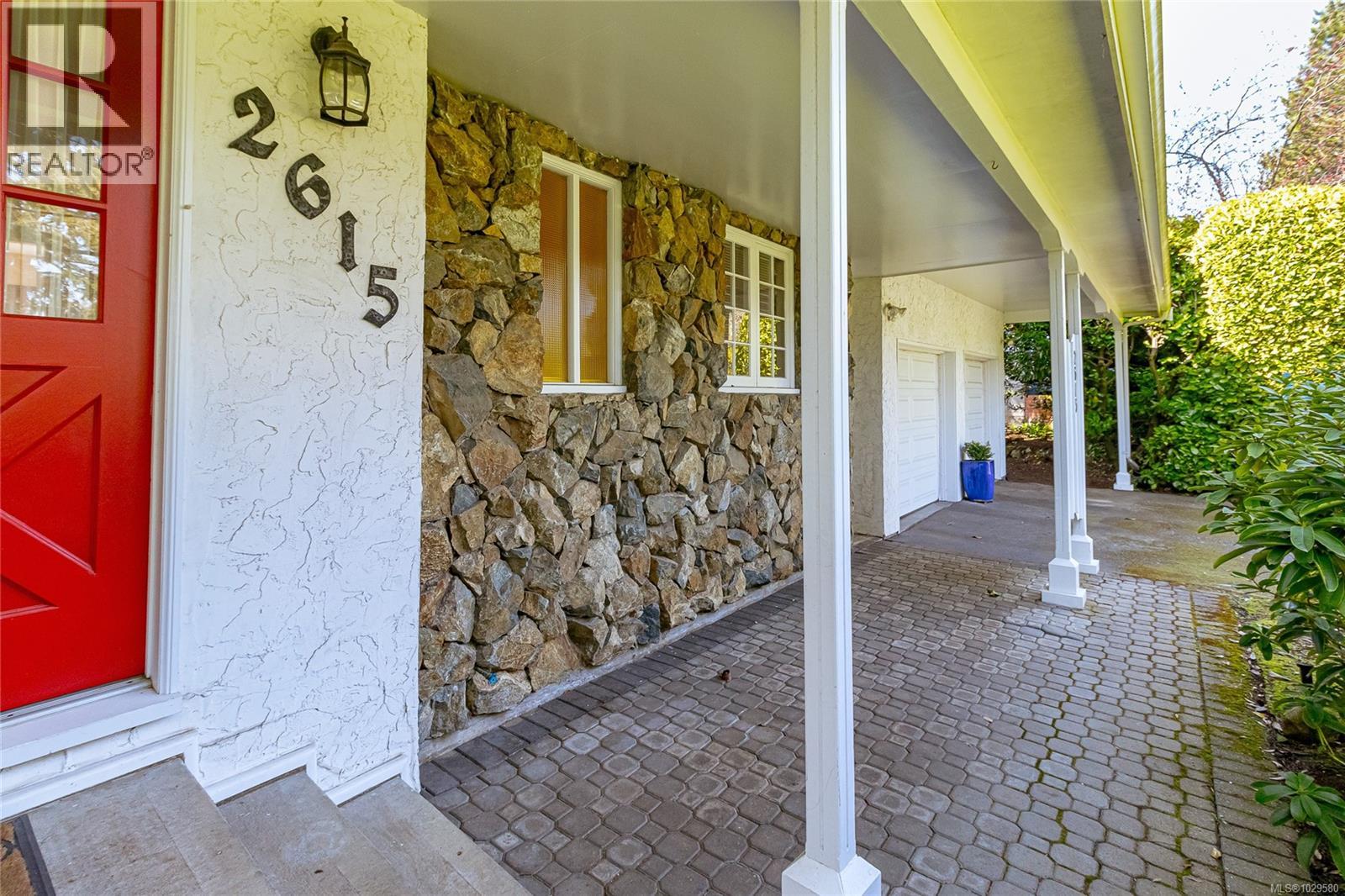 2615 Arbutus Rd - 6