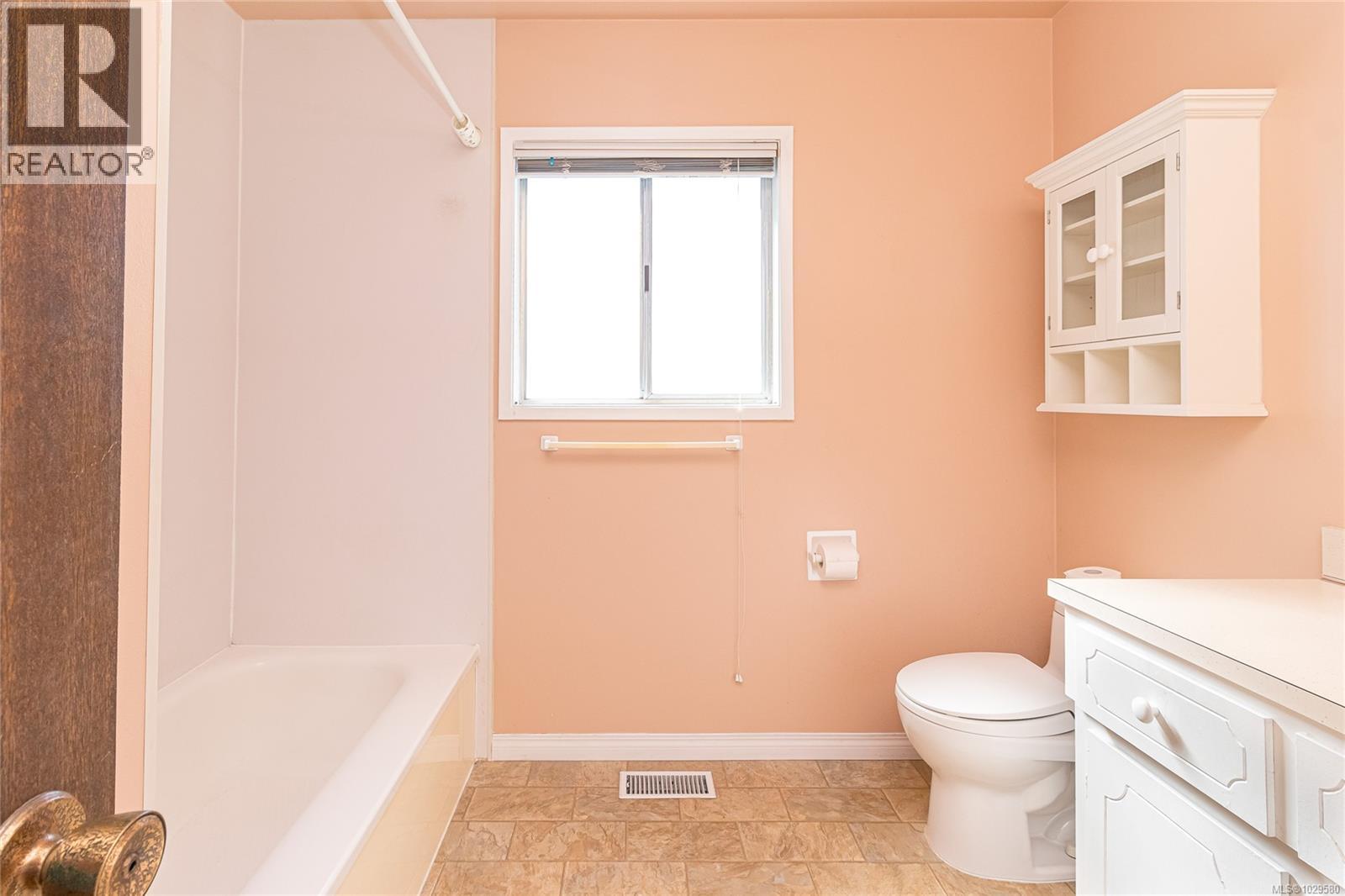 2615 Arbutus Rd - 30