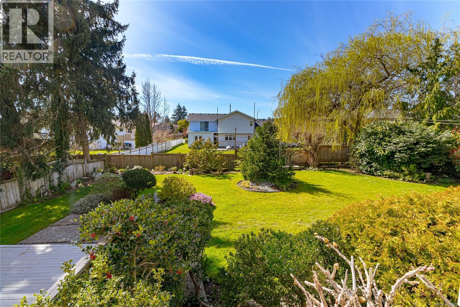 2615 Arbutus Rd - 55