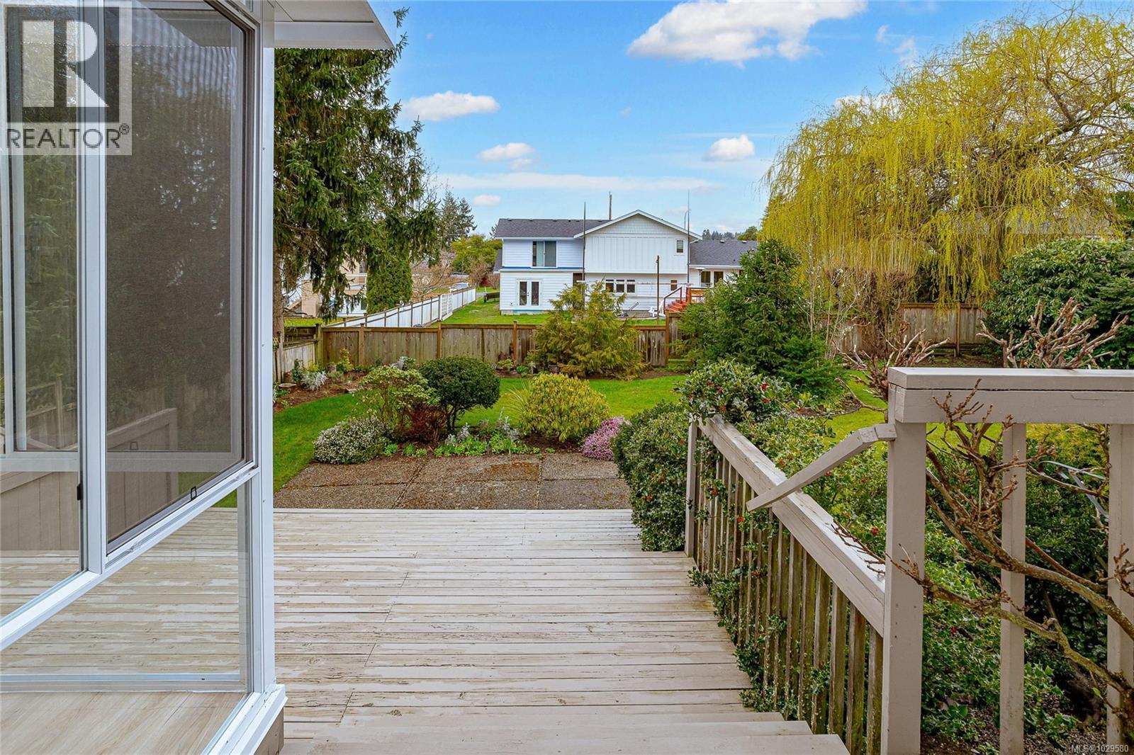 2615 Arbutus Rd - 36