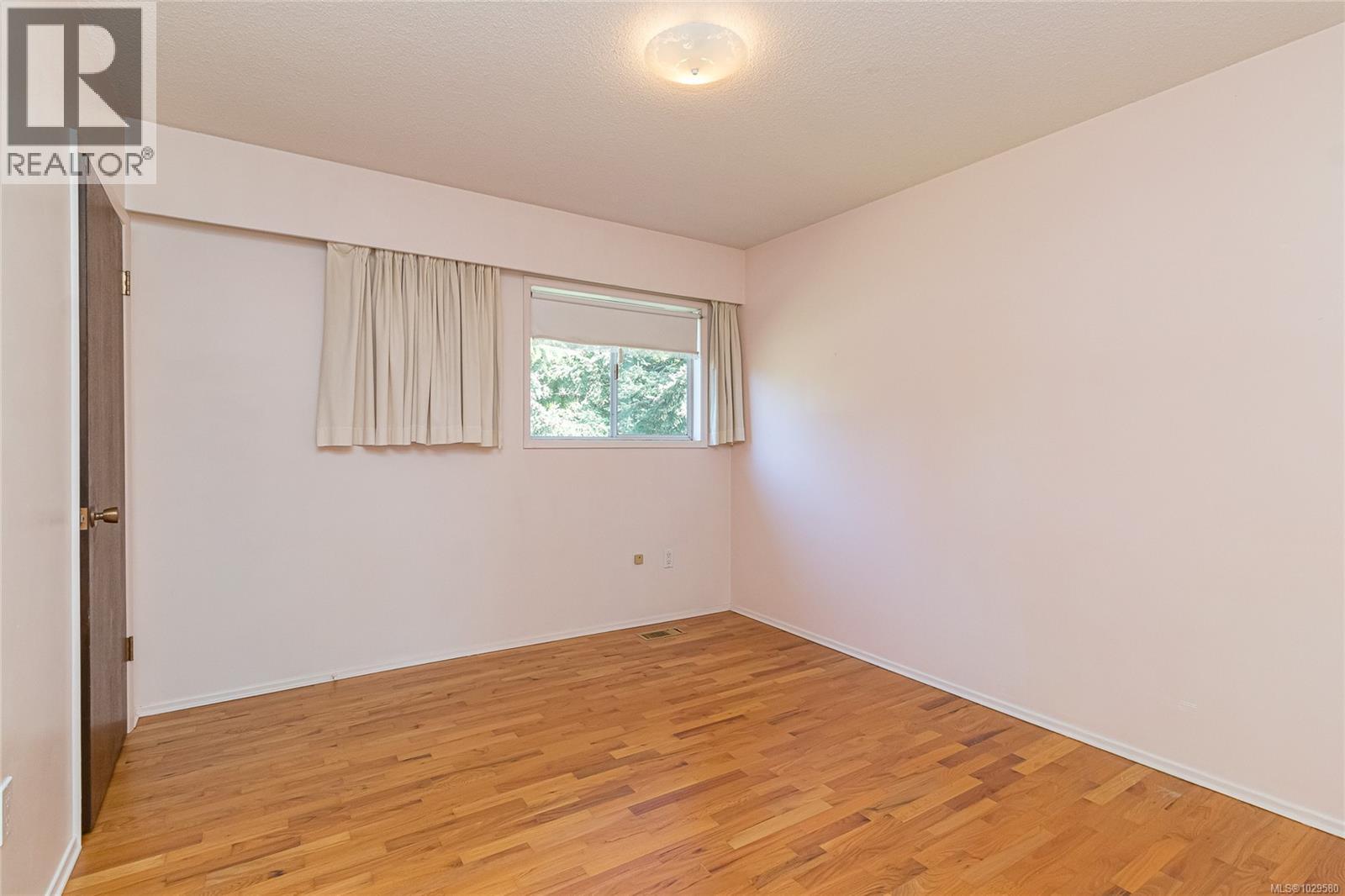 2615 Arbutus Rd - 28