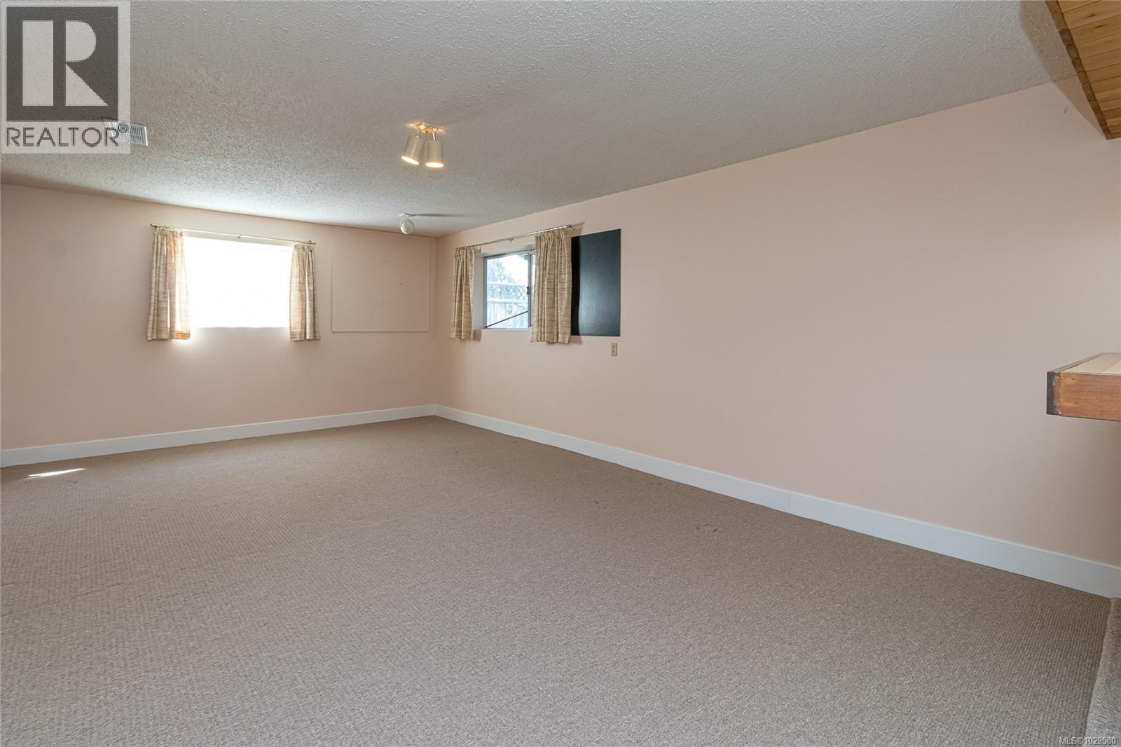 2615 Arbutus Rd - 41