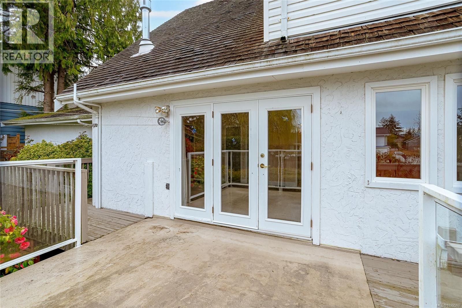 2615 Arbutus Rd - 32