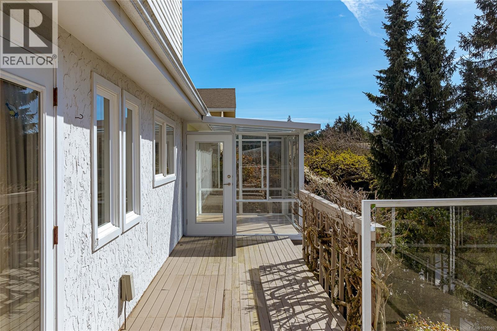 2615 Arbutus Rd - 33