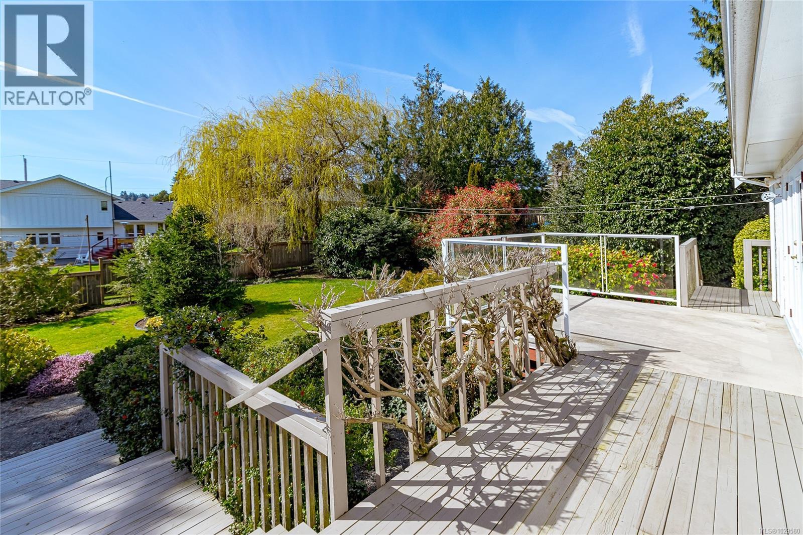 2615 Arbutus Rd - 46