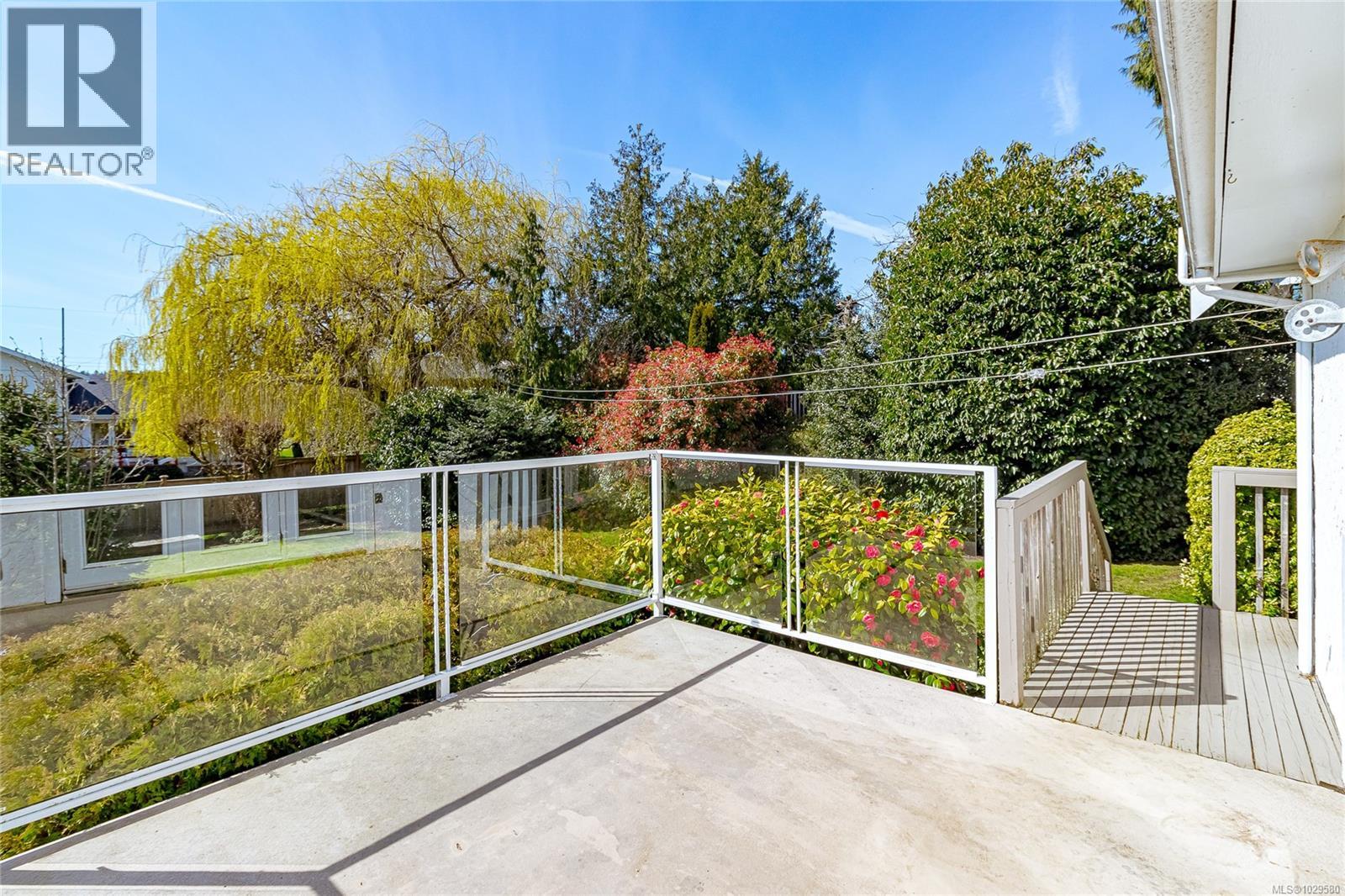 2615 Arbutus Rd - 47