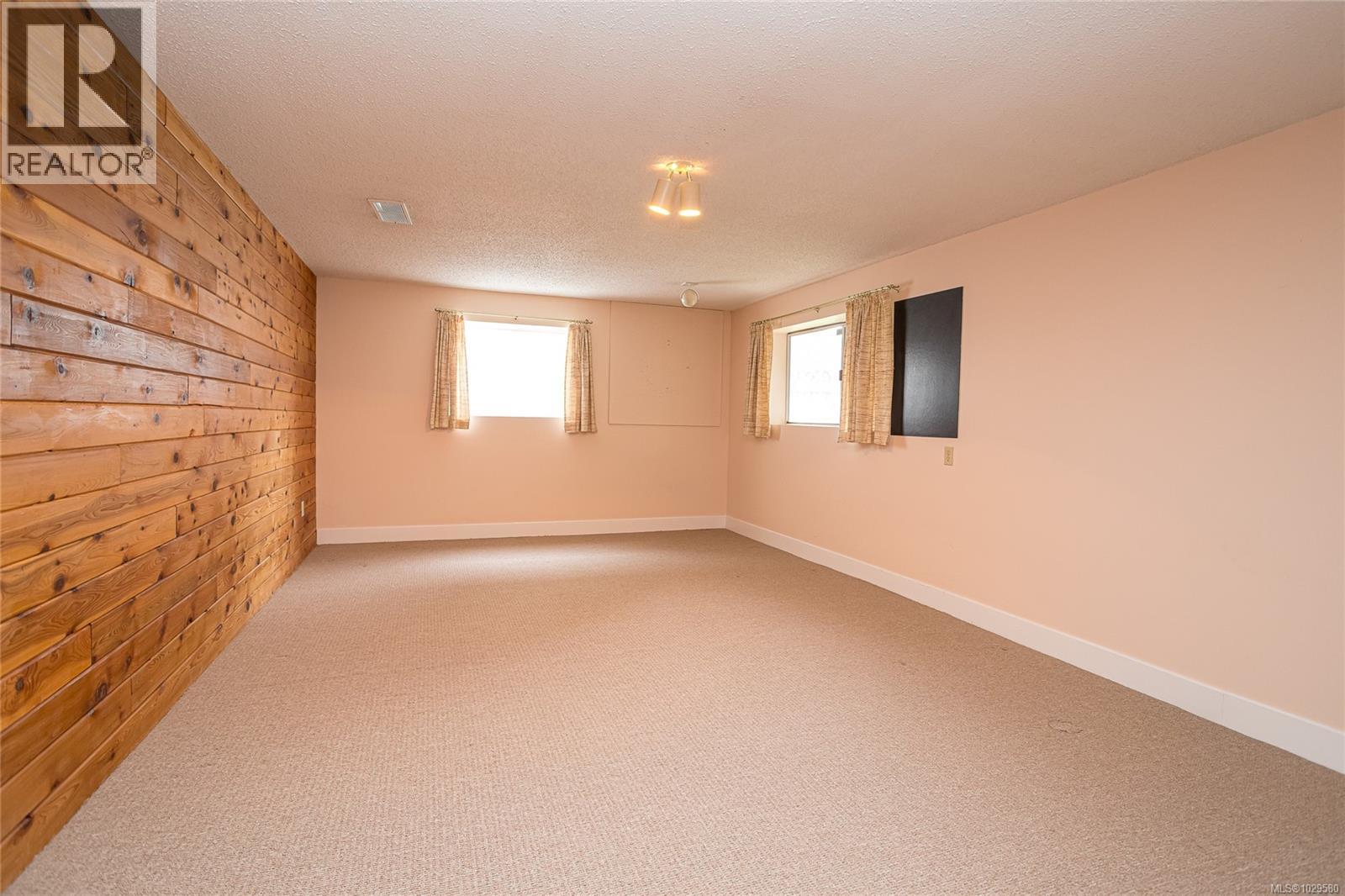 2615 Arbutus Rd - 40