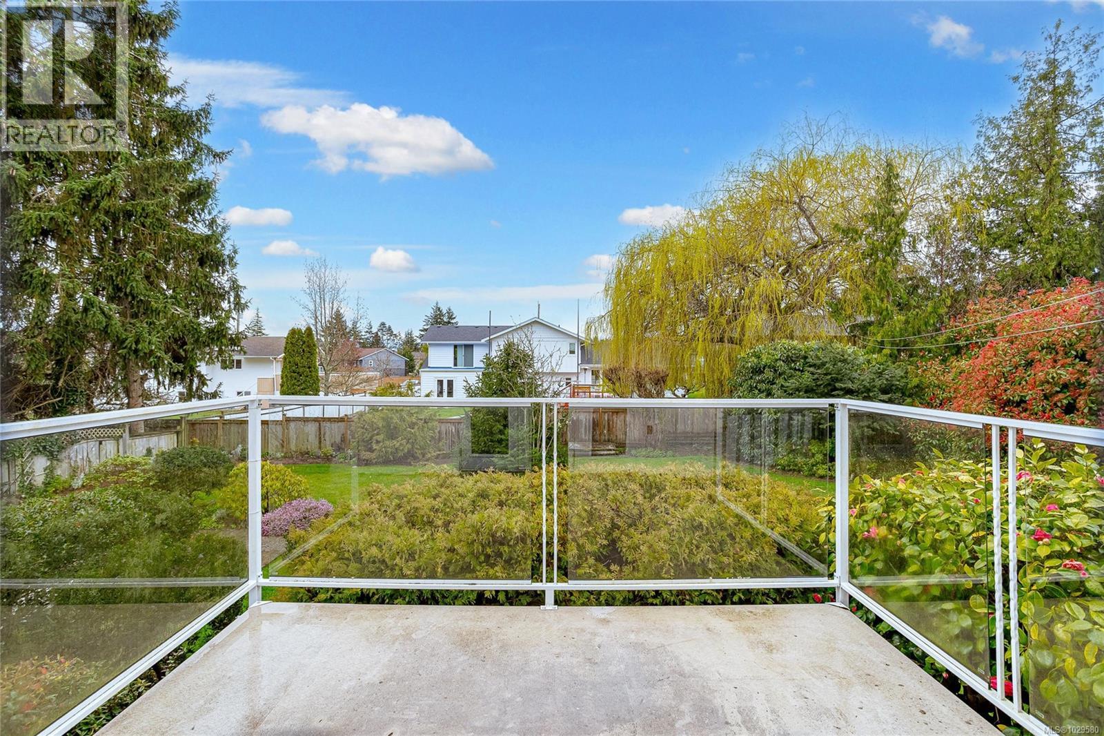 2615 Arbutus Rd - 35