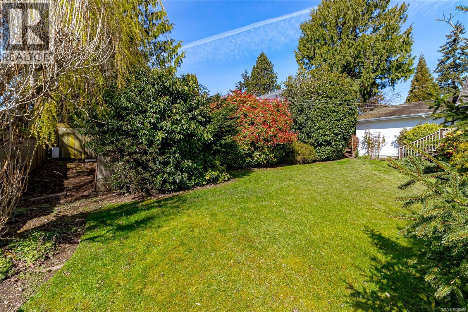 2615 Arbutus Rd - 49