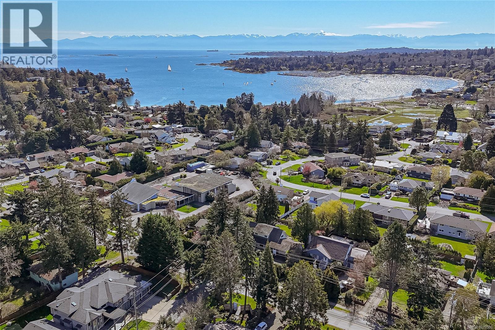 2615 Arbutus Rd - 54
