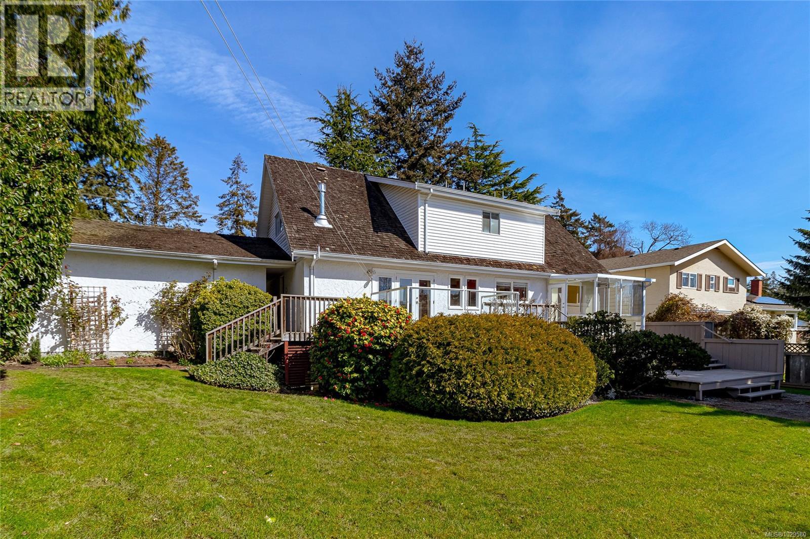 2615 Arbutus Rd - 50