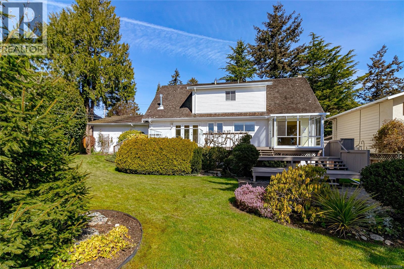 2615 Arbutus Rd - 51