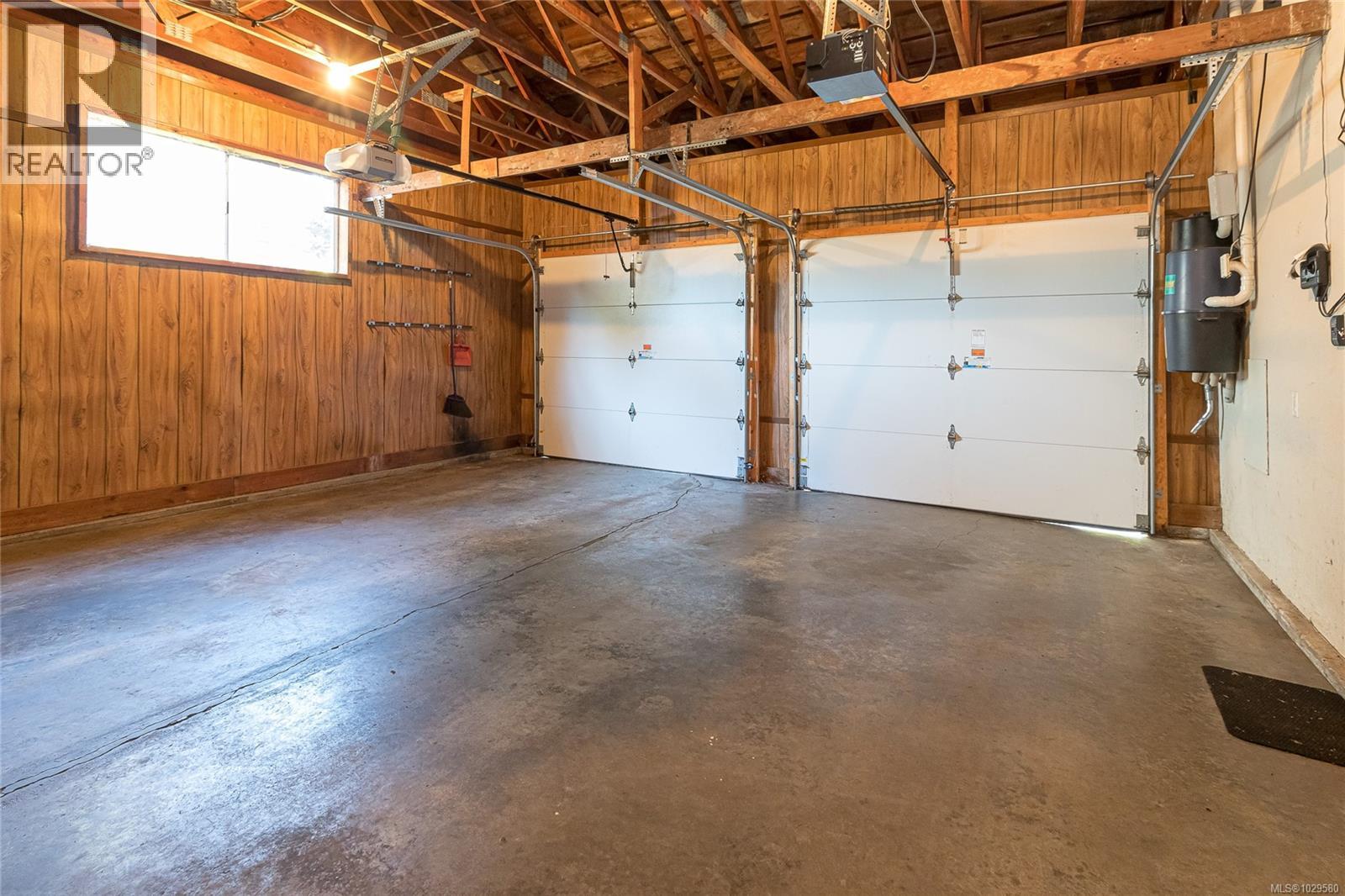 2615 Arbutus Rd - 45