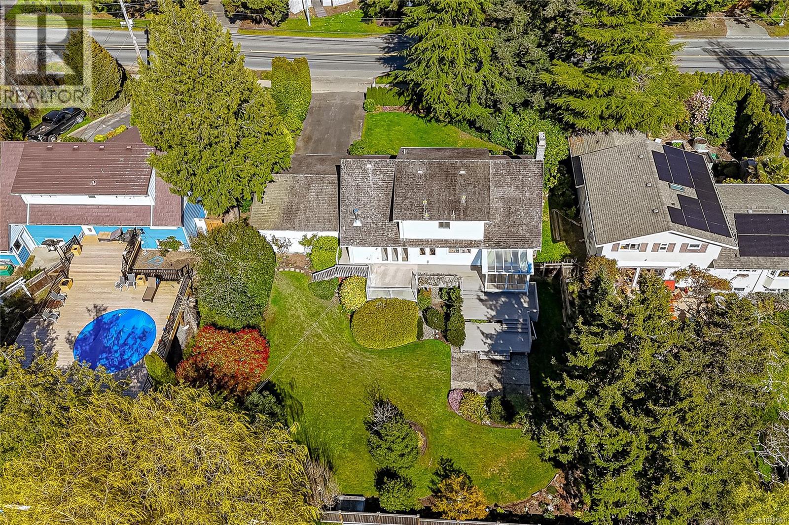 2615 Arbutus Rd - 53