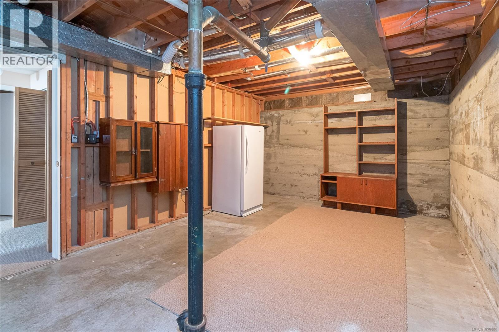 2615 Arbutus Rd - 43