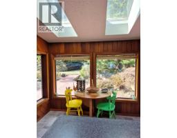 Living room - 5904 Garvin Rd, Union Bay, BC V0R3B0 Photo 16