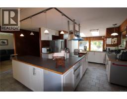 Dining nook - 5904 Garvin Rd, Union Bay, BC V0R3B0 Photo 13