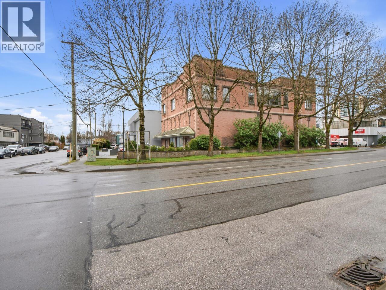 1496 RUPERT STREET — photo 3