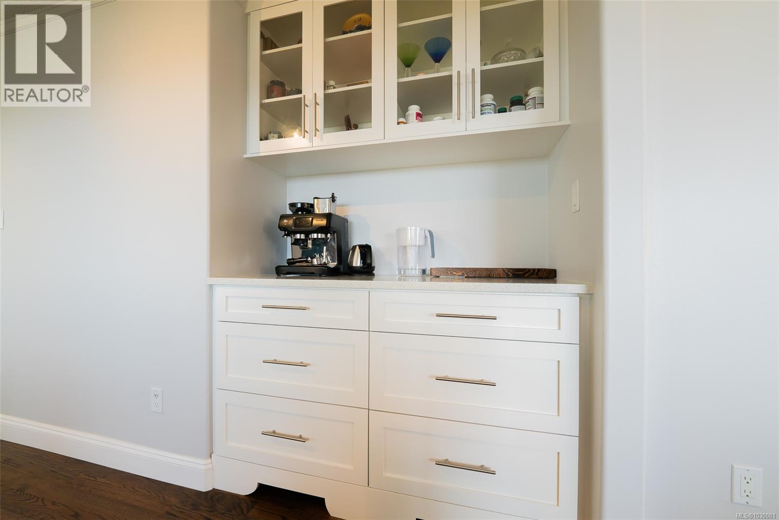 8225 SOUTHWIND DR - 70