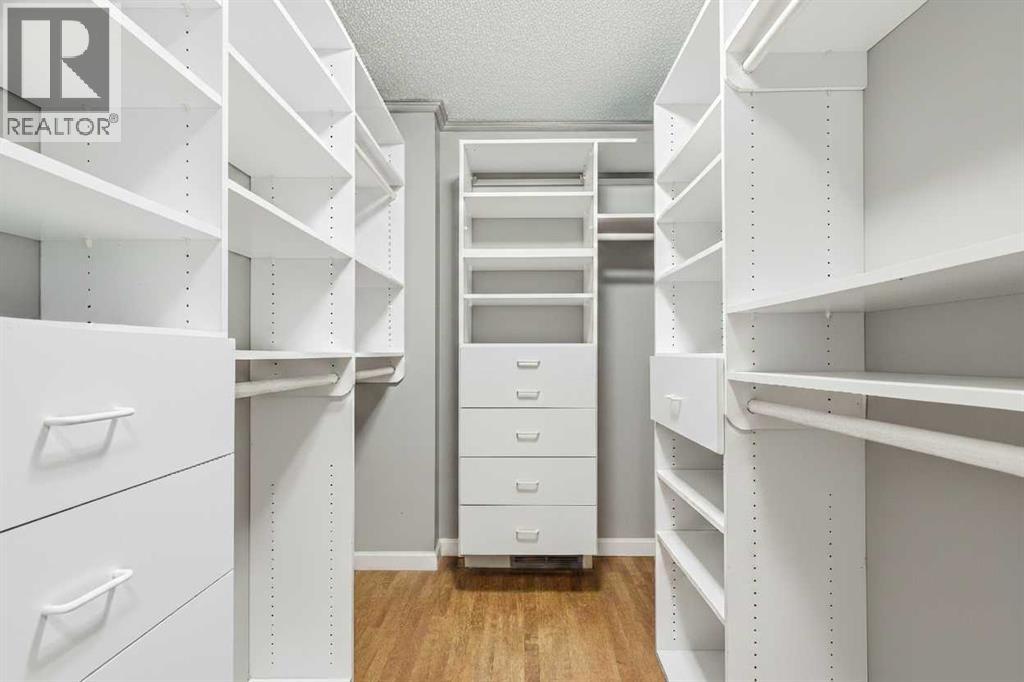 Single Family House Bungalow for Sale in  Vardana Place NW Varsity Calgary 