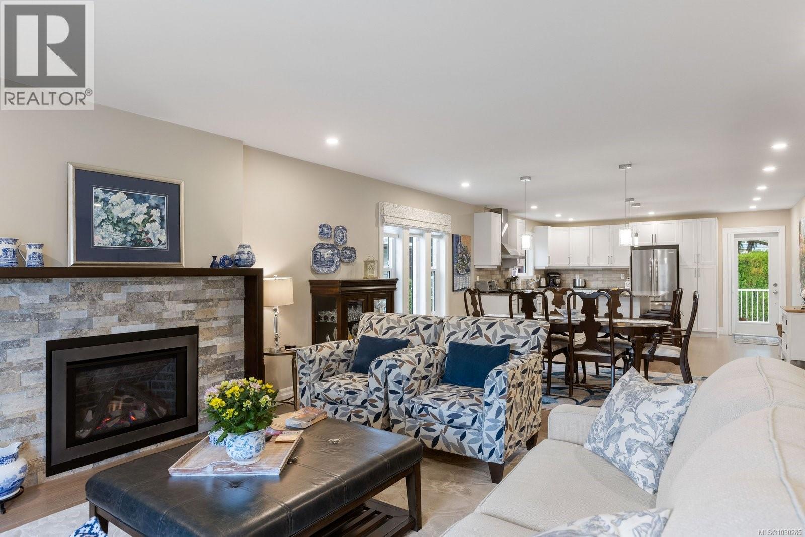  3982 Bel Nor Place, Saanich