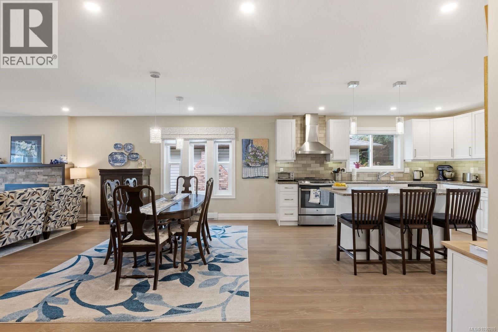  3982 Bel Nor Place, Saanich